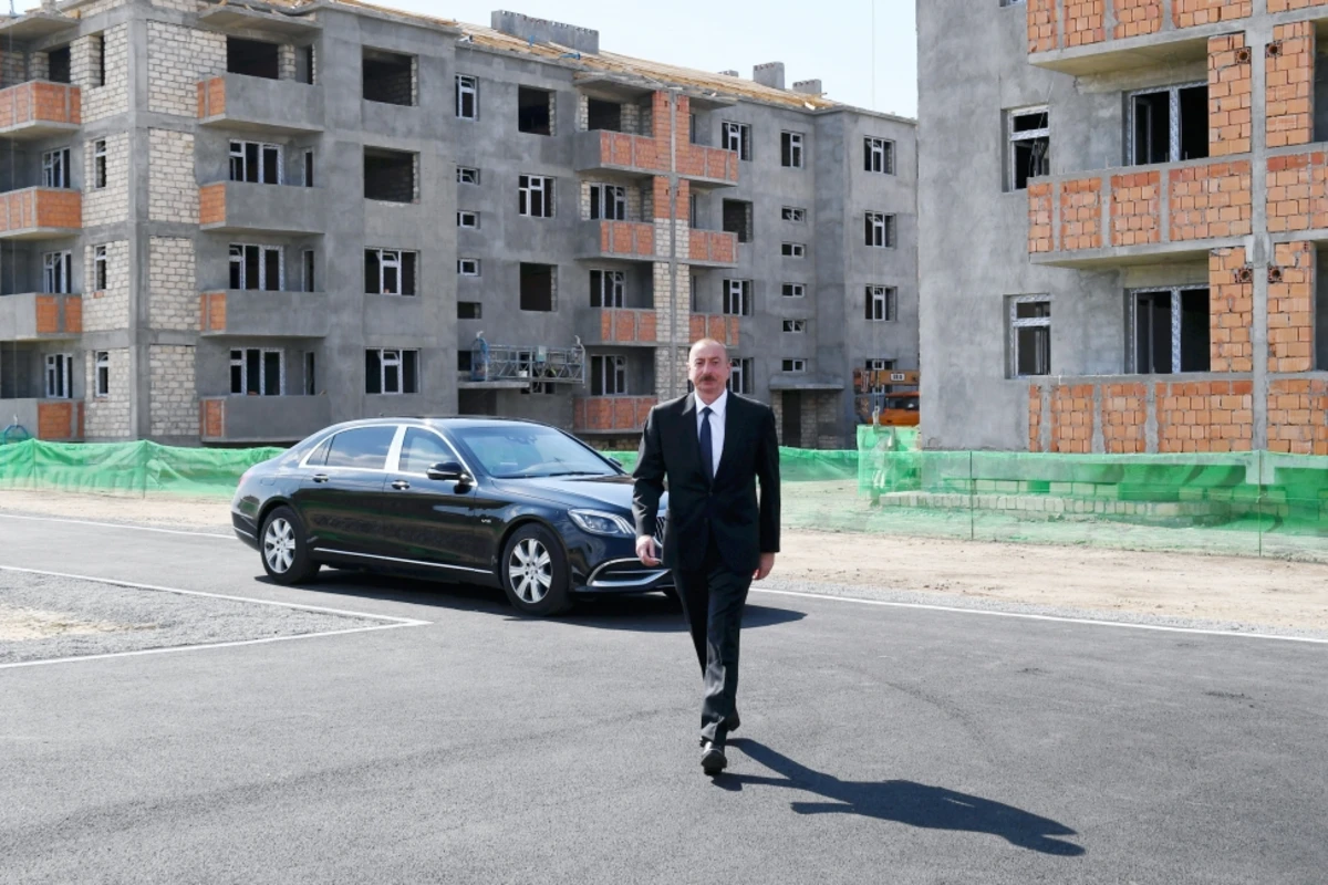 Ильхам Алиев ознакомился со строительством жилого квартала для вынужденных беженцев в Самухе - ФОТО Ильхам Алиев ознакомился со строительством жилого квартала для вынужденных беженцев в Самухе - ФОТО