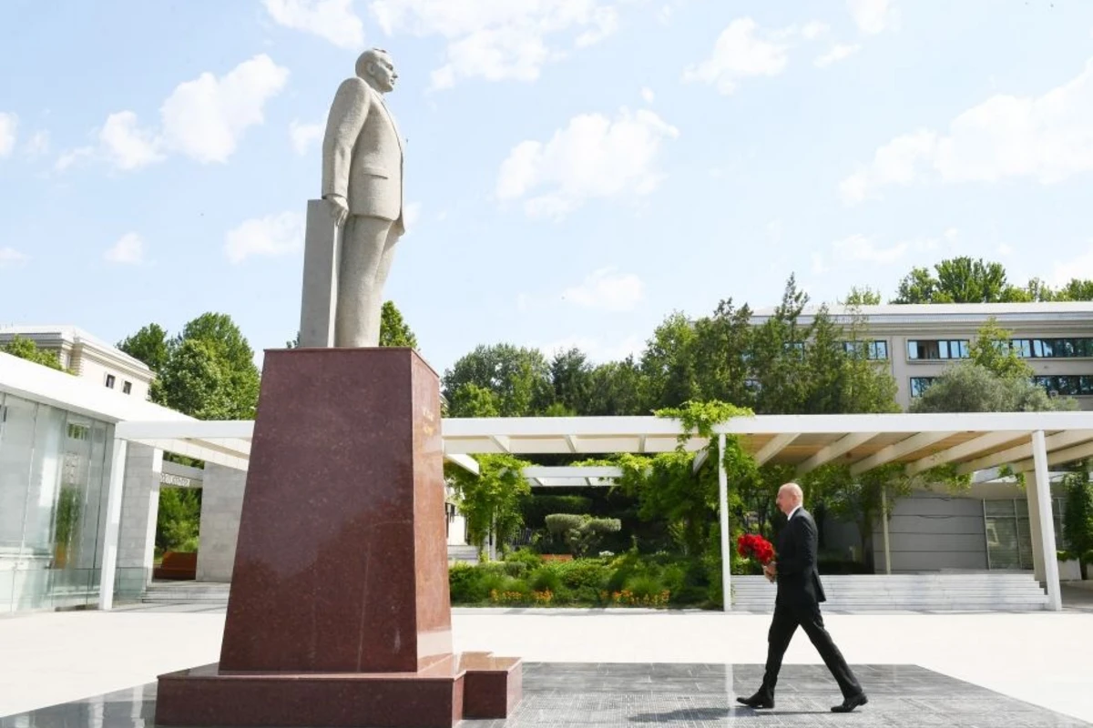 Президент Ильхам Алиев прибыл в Мингячевир - ФОТО