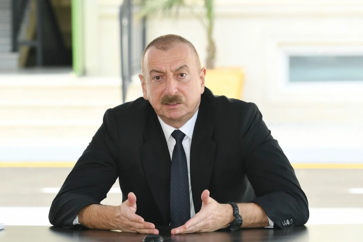İlham Əliyev: Ermənilərin işğal edilmiş torpaqlarda qazdıqları səngərlərə girmişik