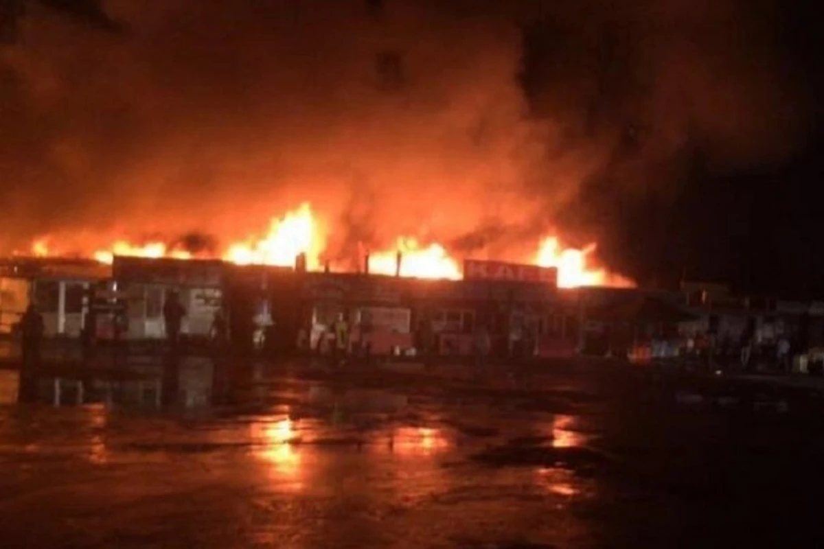 Şəmkirdə yanan bazar söndürülüb - VİDEO/FOTO (YENİLƏNİB)