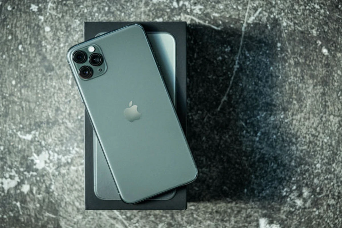 В Китае сгорел грузовик с 20 000 смартфонов iPhone 11 Pro - ФОТО