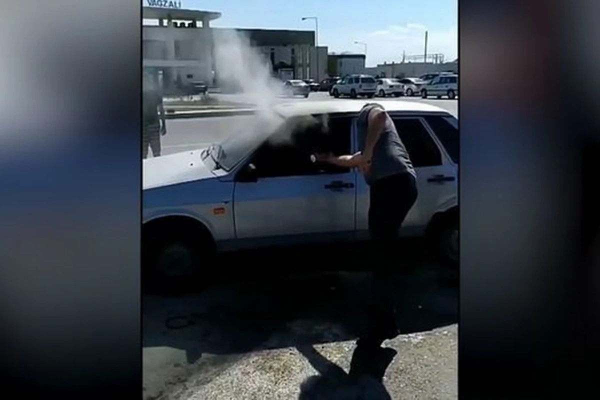 В Сумгайыте загорелся автомобиль - ВИДЕО