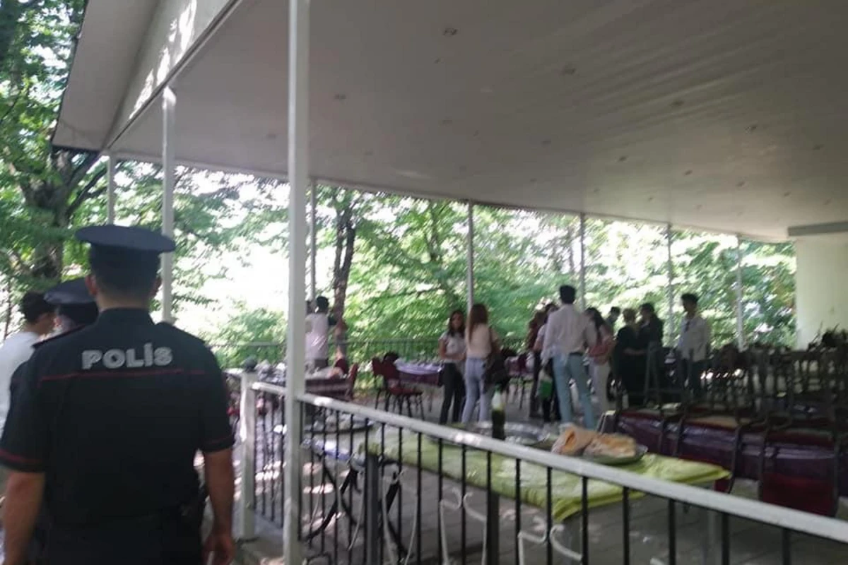 “Son zəng” şənliyi təşkil edənlər cərimələndi - FOTO “Son zəng” şənliyi təşkil edənlər cərimələndi - FOTO