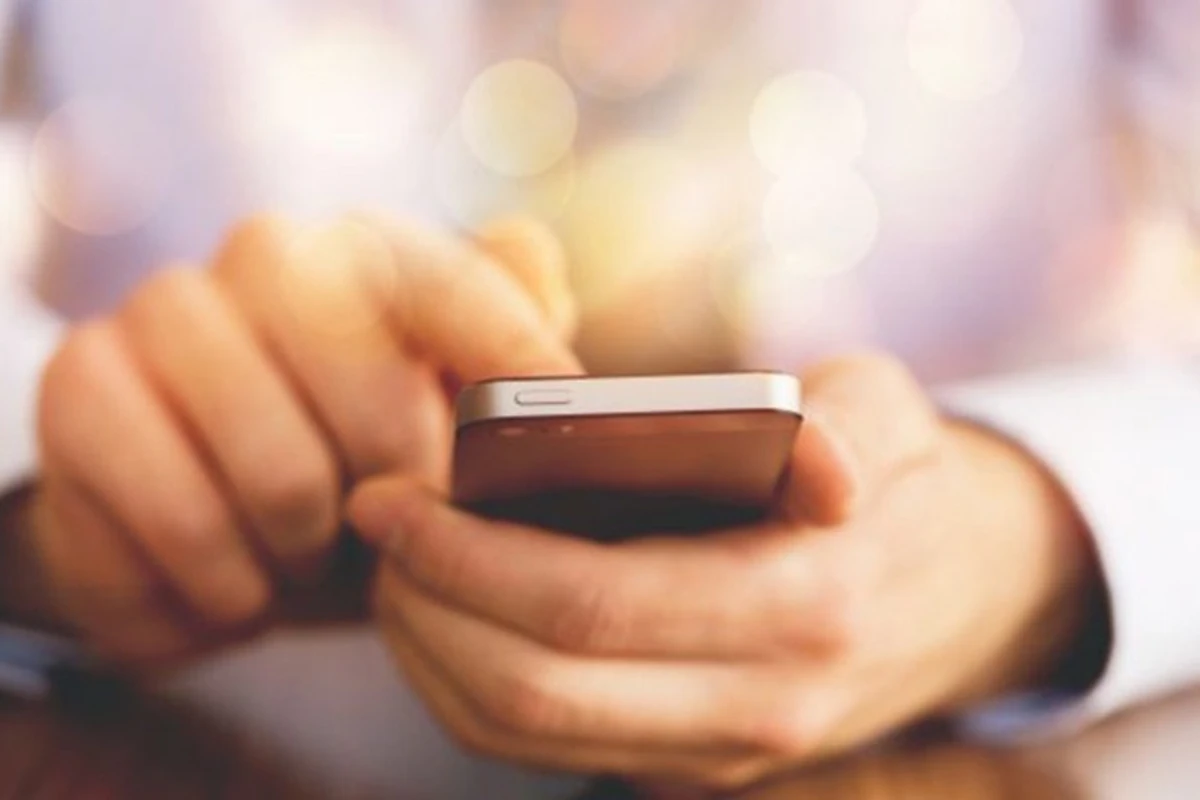 Səkkiz SMS göndərdi, cavab gəlməsə də, evdən çıxdı, həbs edildi - VİDEO Səkkiz SMS göndərdi, cavab gəlməsə də, evdən çıxdı, həbs edildi - VİDEO