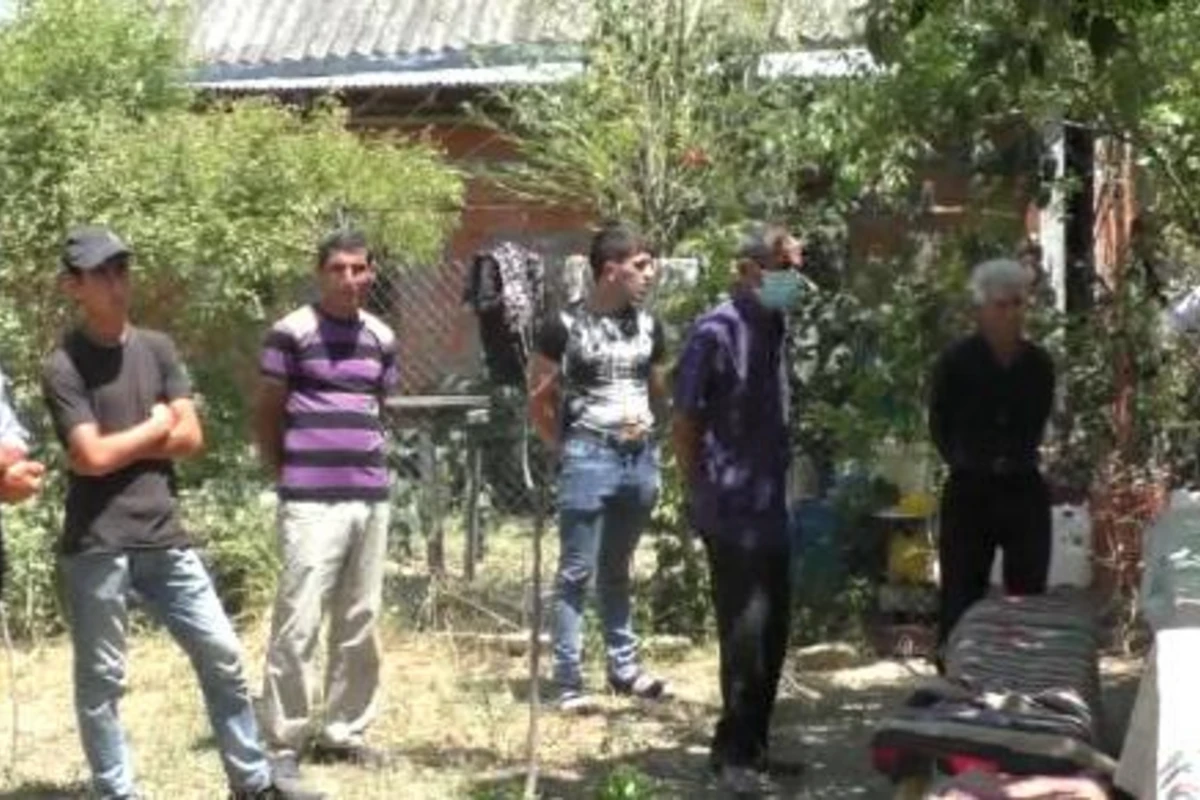 Hərbi xidmətdən qayıdan oğluna yığıncaq keçirən ata cərimələndi - FOTO Hərbi xidmətdən qayıdan oğluna yığıncaq keçirən ata cərimələndi - FOTO