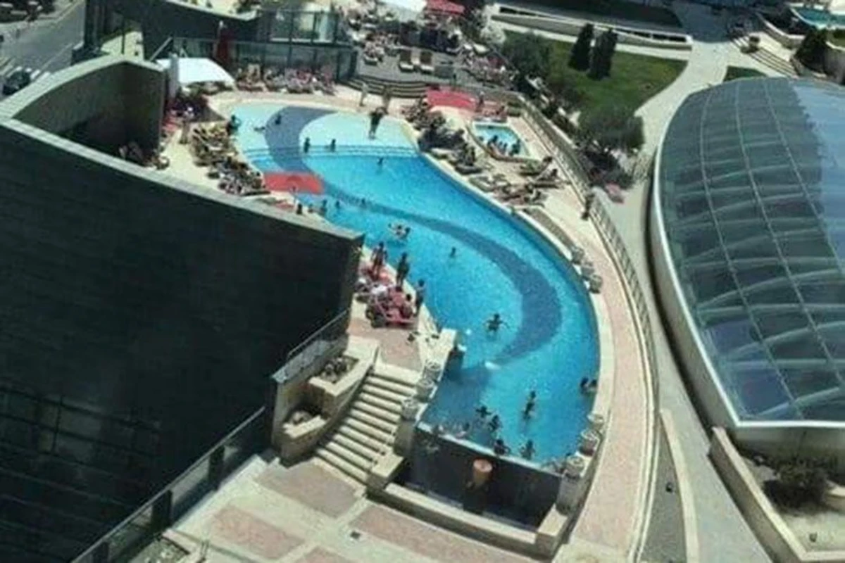 Bakıda Fairmont Baku otelində karantin rejimini pozan şəxslərə qarşı əməliyyat keçirilir - VİDEO Bakıda Fairmont Baku otelində karantin rejimini pozan şəxslərə qarşı əməliyyat keçirilir - VİDEO