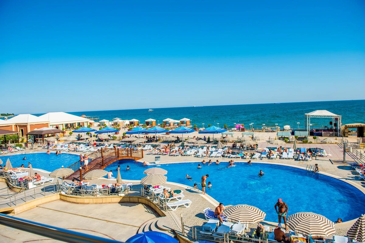 “Aysberq” hoteli karantin qaydalarını pozub? - FOTO