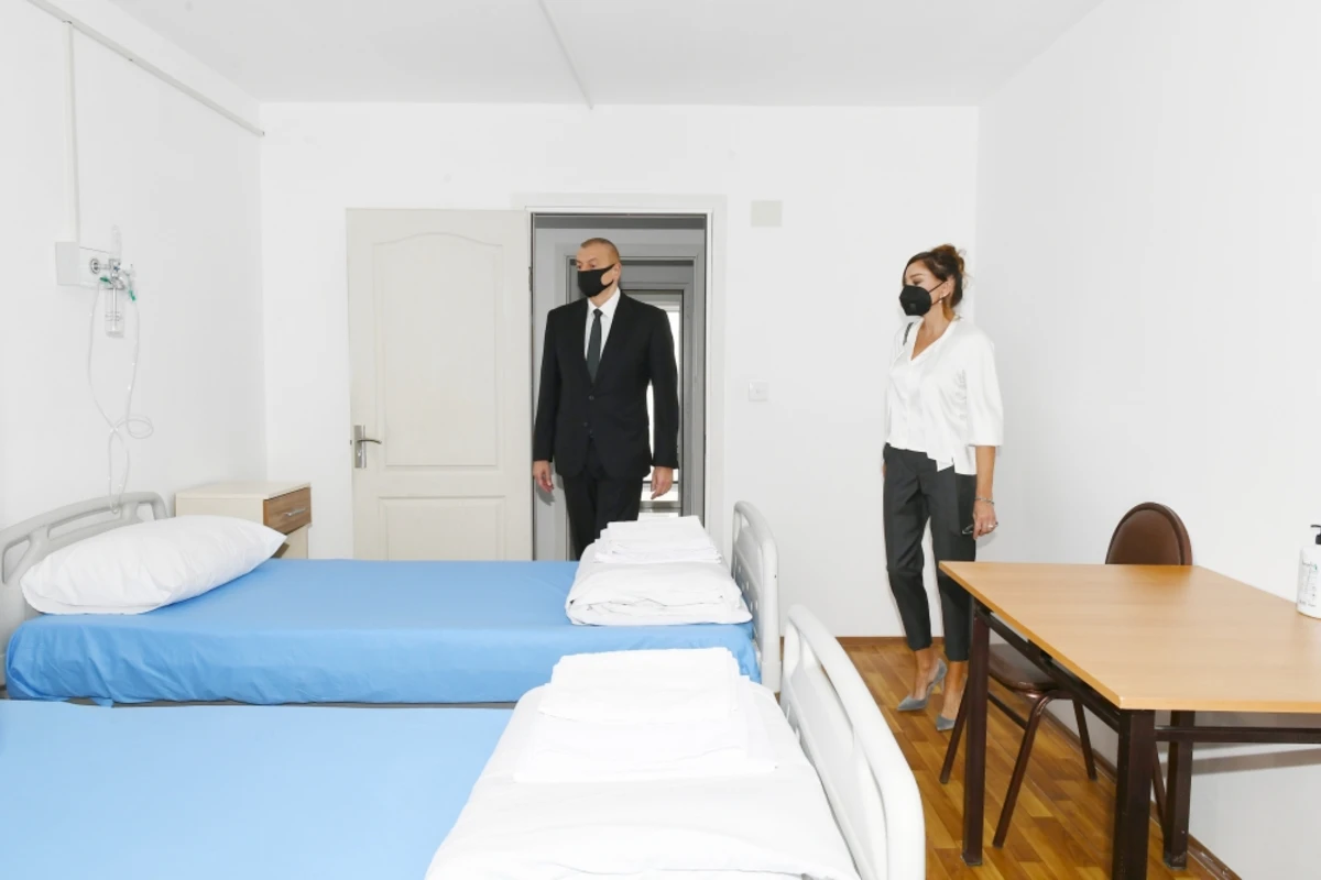 İlham Əliyev və Mehriban Əliyeva Bakıda modul tipli hospitalın açılışında - FOTO - YENİLƏNİB İlham Əliyev və Mehriban Əliyeva Bakıda modul tipli hospitalın açılışında - FOTO - YENİLƏNİB