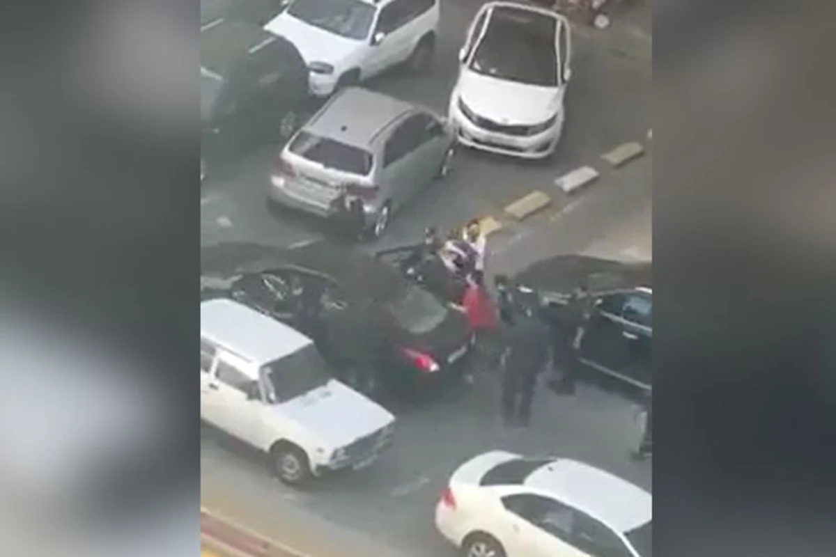 Bakı polisindən qadının polisə tabesizlik göstərməsi görüntüləri ilə bağlı açıqlama Bakı polisindən qadının polisə tabesizlik göstərməsi görüntüləri ilə bağlı açıqlama