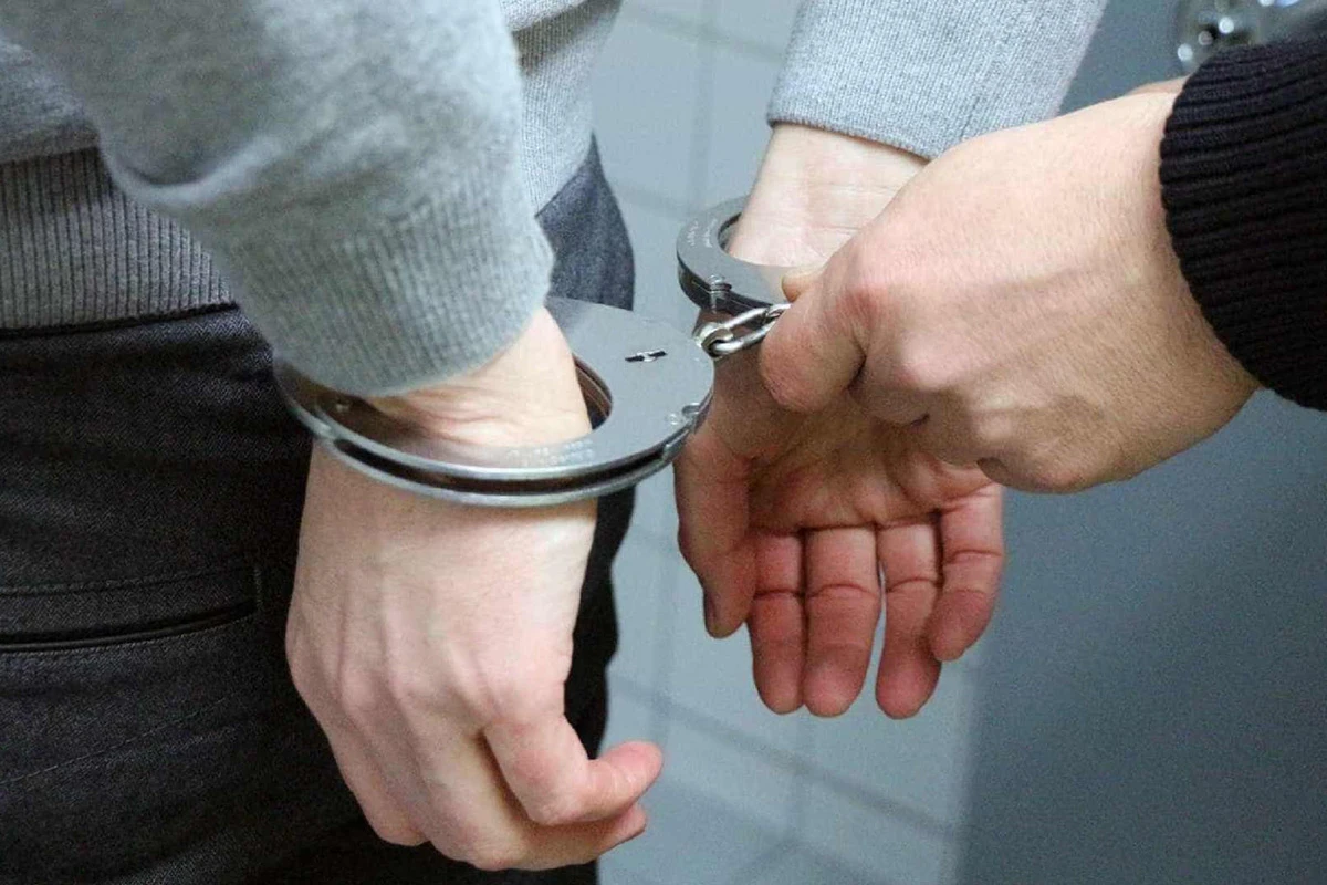 В Баку задержан мужчина, проявивший неуважение к военнослужащему - ВИДЕО В Баку задержан мужчина, проявивший неуважение к военнослужащему - ВИДЕО