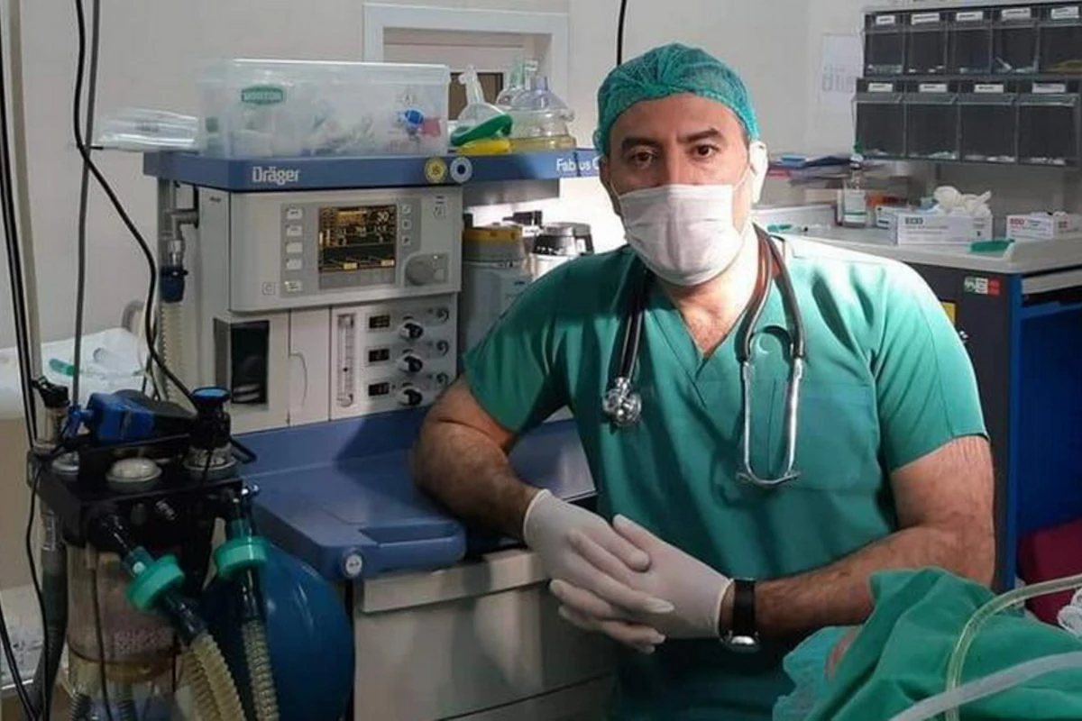 Tanınmış həkim COVID-19-dan tez sağalmağın yolunu göstərdi: Çoxlu qarpız yeyin... Tanınmış həkim COVID-19-dan tez sağalmağın yolunu göstərdi: Çoxlu qarpız yeyin...