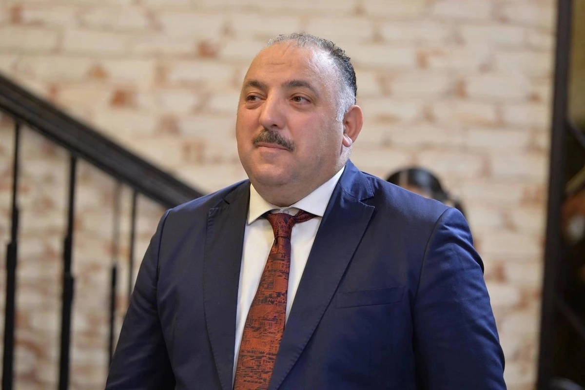 Врач: Бахрам Багирзаде уже может сидеть, пробует делать активные действия