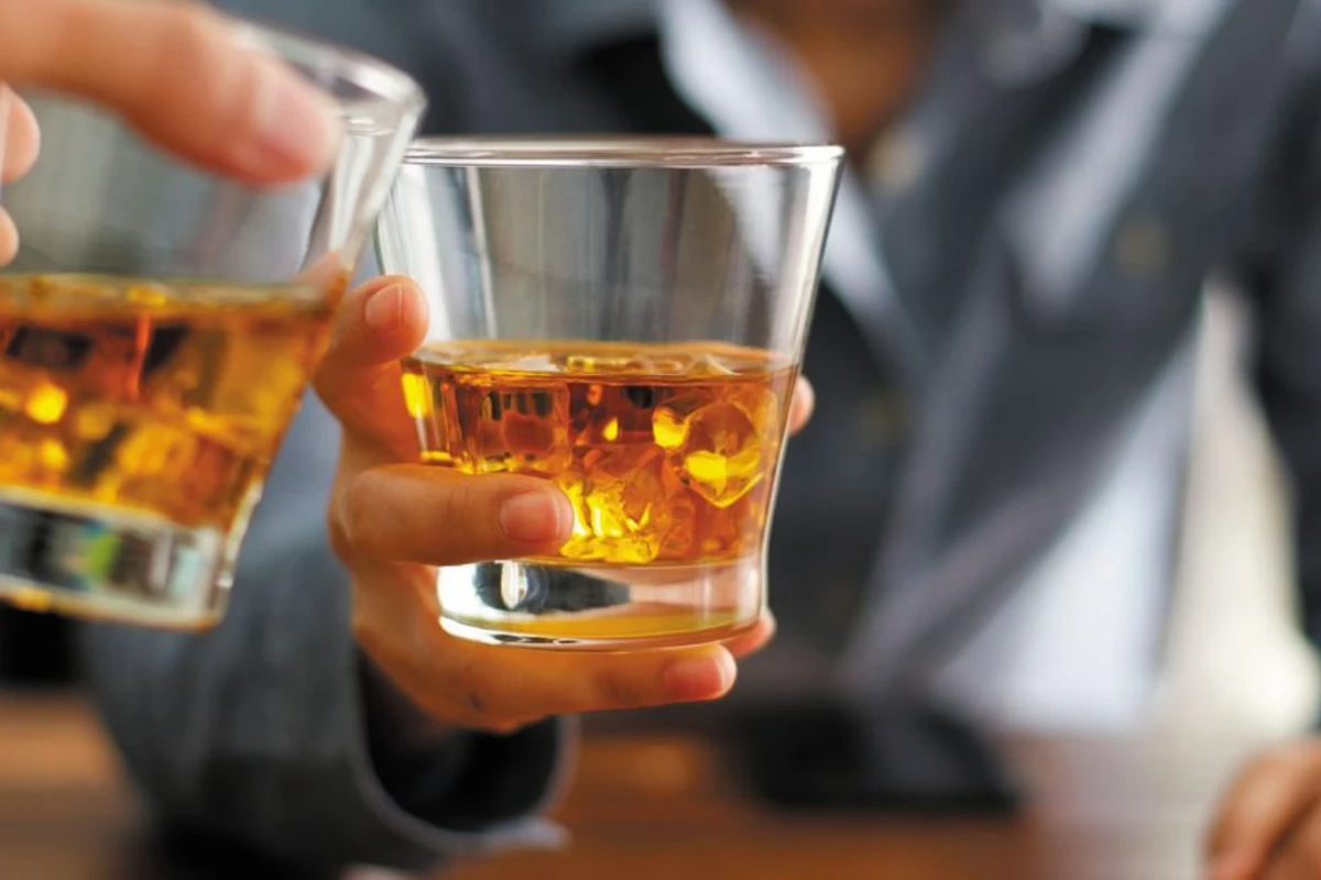 İki nəfəri öldürən alkoqollu içki “Yaşıl bazar”da satılırmış İki nəfəri öldürən alkoqollu içki “Yaşıl bazar”da satılırmış