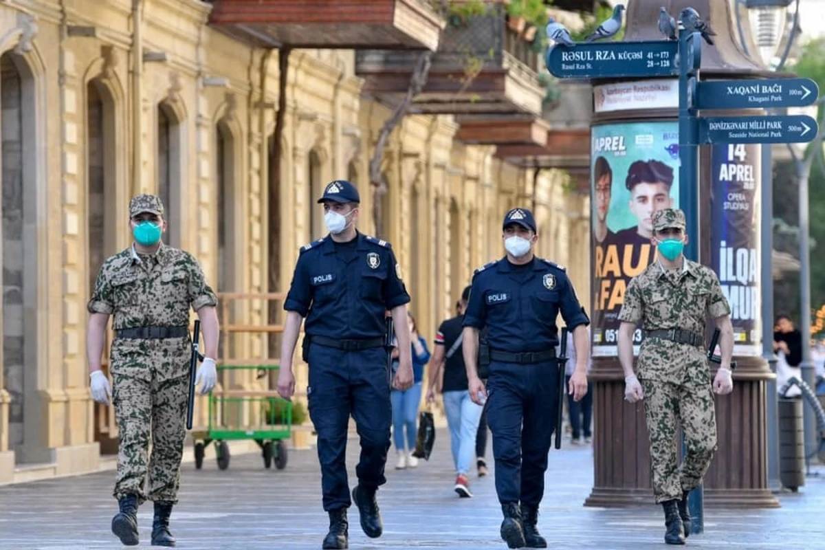 Вниманию тех, кто выходит из дома без SMS-разрешений - арестованы трое человек