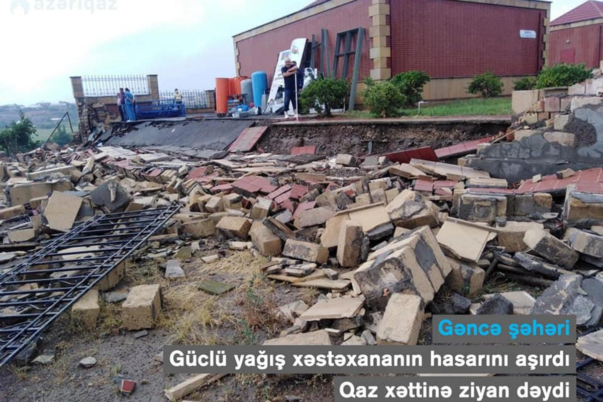 Gəncədə yağış xəstəxananın hasarını uçurdu - FOTO Gəncədə yağış xəstəxananın hasarını uçurdu - FOTO