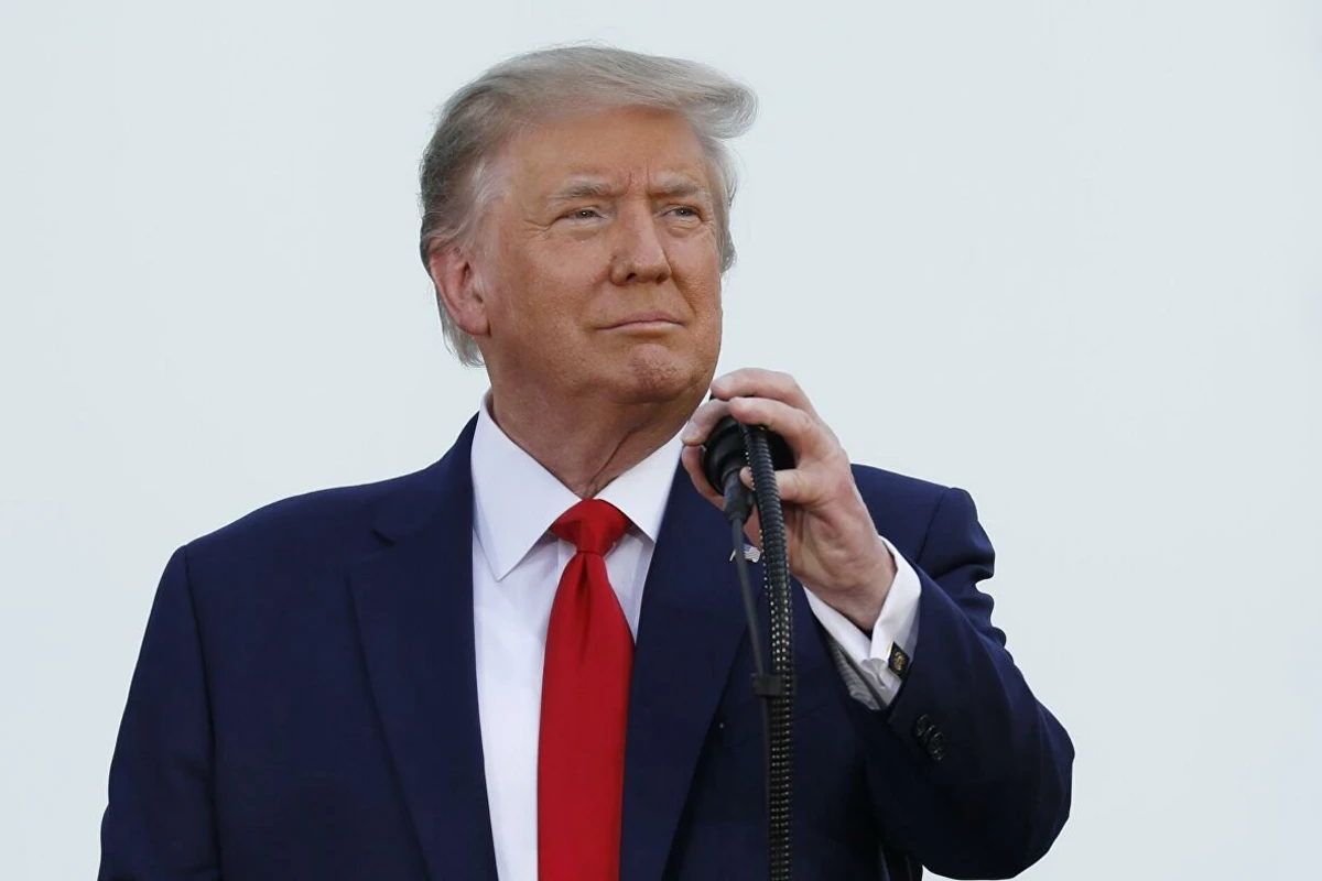 Трамп впервые появился на публике в маске - ФОТО