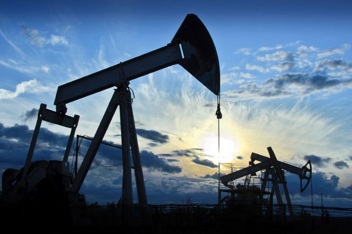 Нефть подешевела