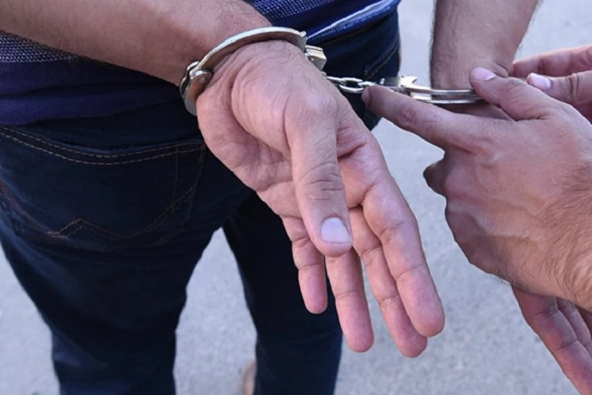 Gədəbəydə əmisini qətlə yetirən polis imiş - TƏFƏRRÜAT Gədəbəydə əmisini qətlə yetirən polis imiş - TƏFƏRRÜAT