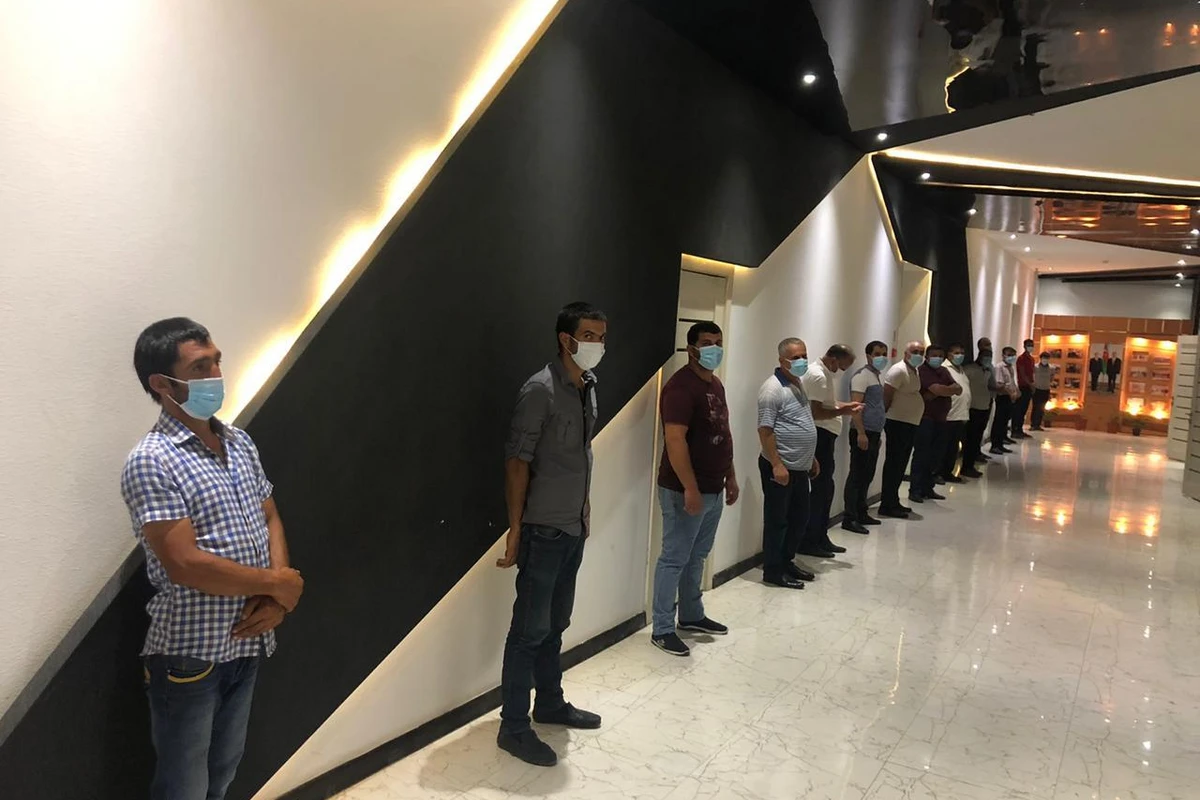 Bakıda kiçik toy məclisi təşkil edən şəxslər cəzalandırıldı - FOTO Bakıda kiçik toy məclisi təşkil edən şəxslər cəzalandırıldı - FOTO