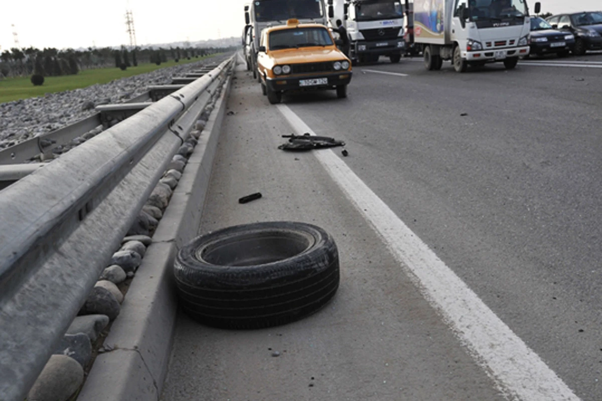 3 ağır yol qəzasında 5 nəfər ölüb, 4 nəfər yaralanıb