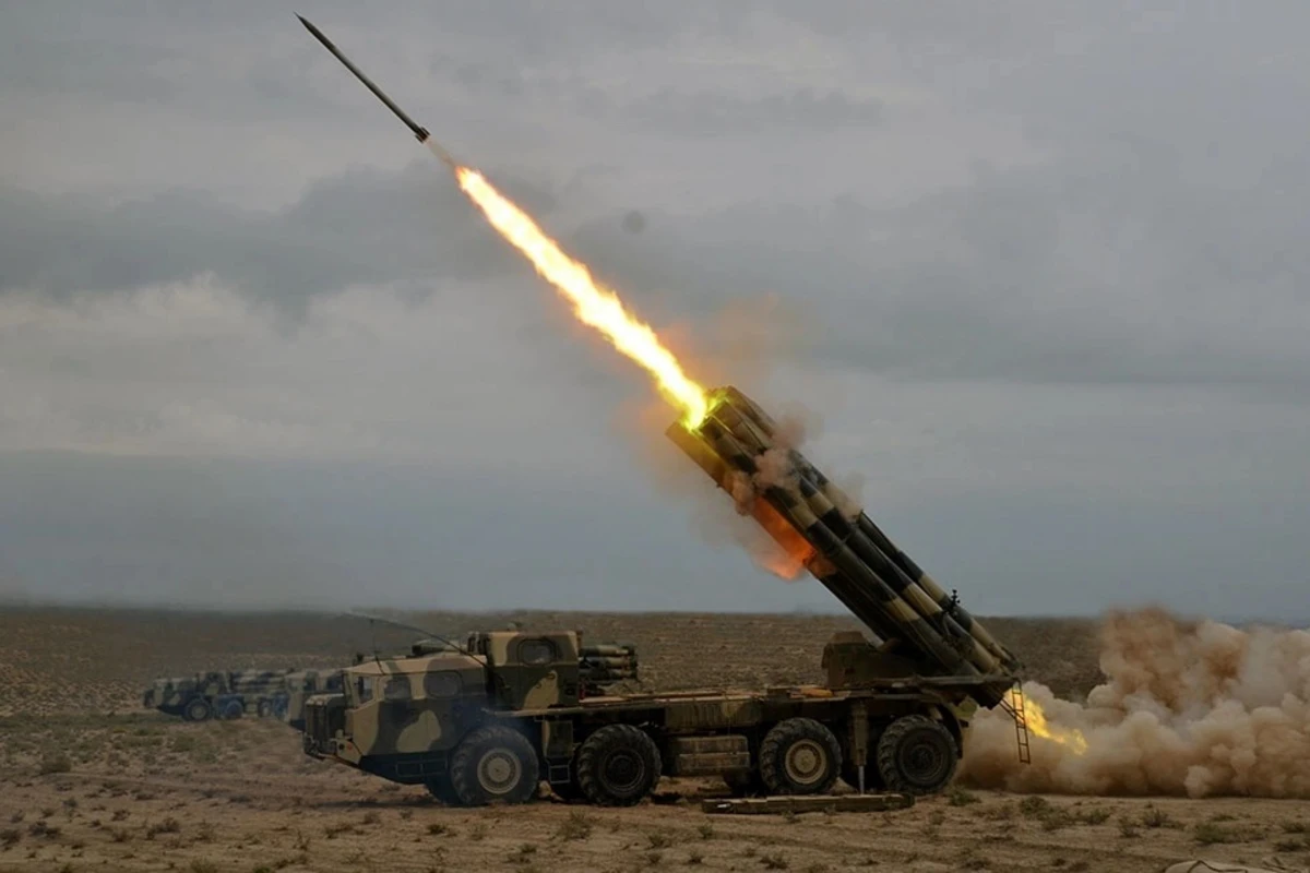 Уничтожено еще одно военное транспортное средство противника - ВИДЕО