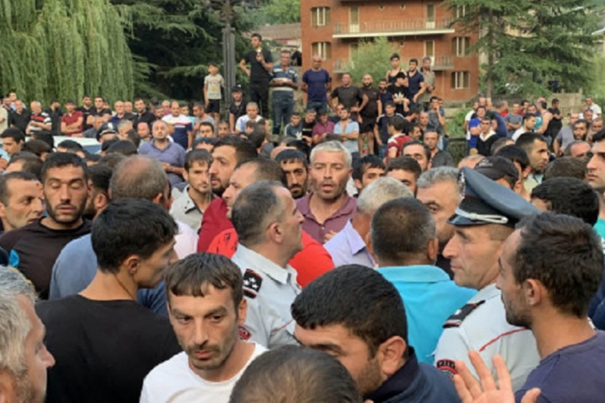Армяне в страхе: Губернатор призвал граждан прятаться в укрытиях и убежищах