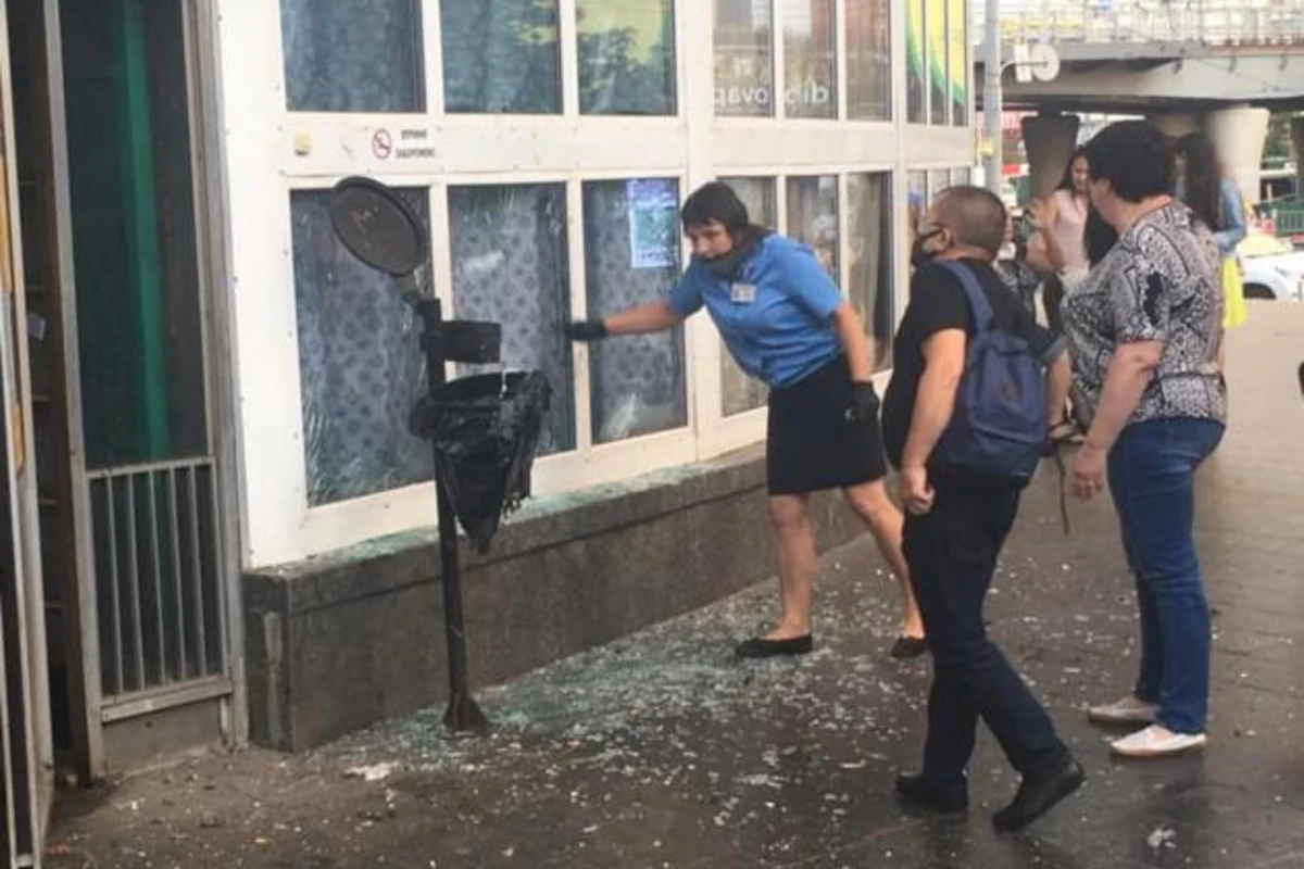 Взрыв возле метро в Киеве: есть пострадавшие