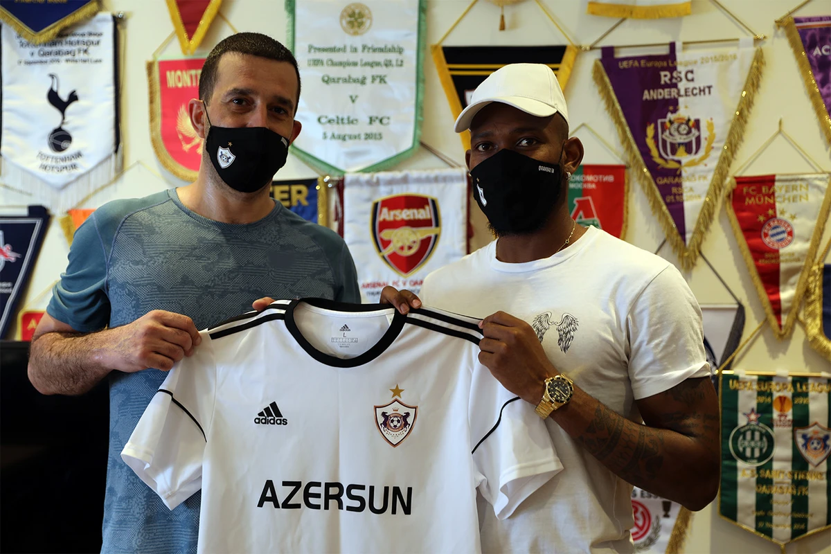 Qarabağın yeni transferi: Hansı komandaya gəldiyimin fərqindəyəm - FOTO Qarabağın yeni transferi: Hansı komandaya gəldiyimin fərqindəyəm - FOTO