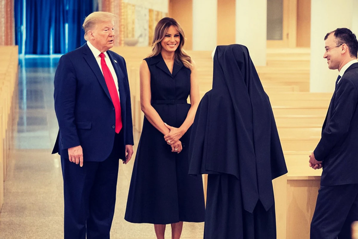Объяснено тайное значение нарядов Мелании Трамп