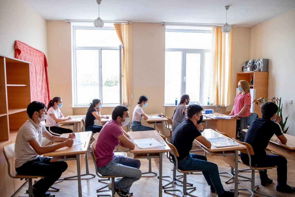 Qaydaları pozan 7 nəfər imtahandan xaric olunub
