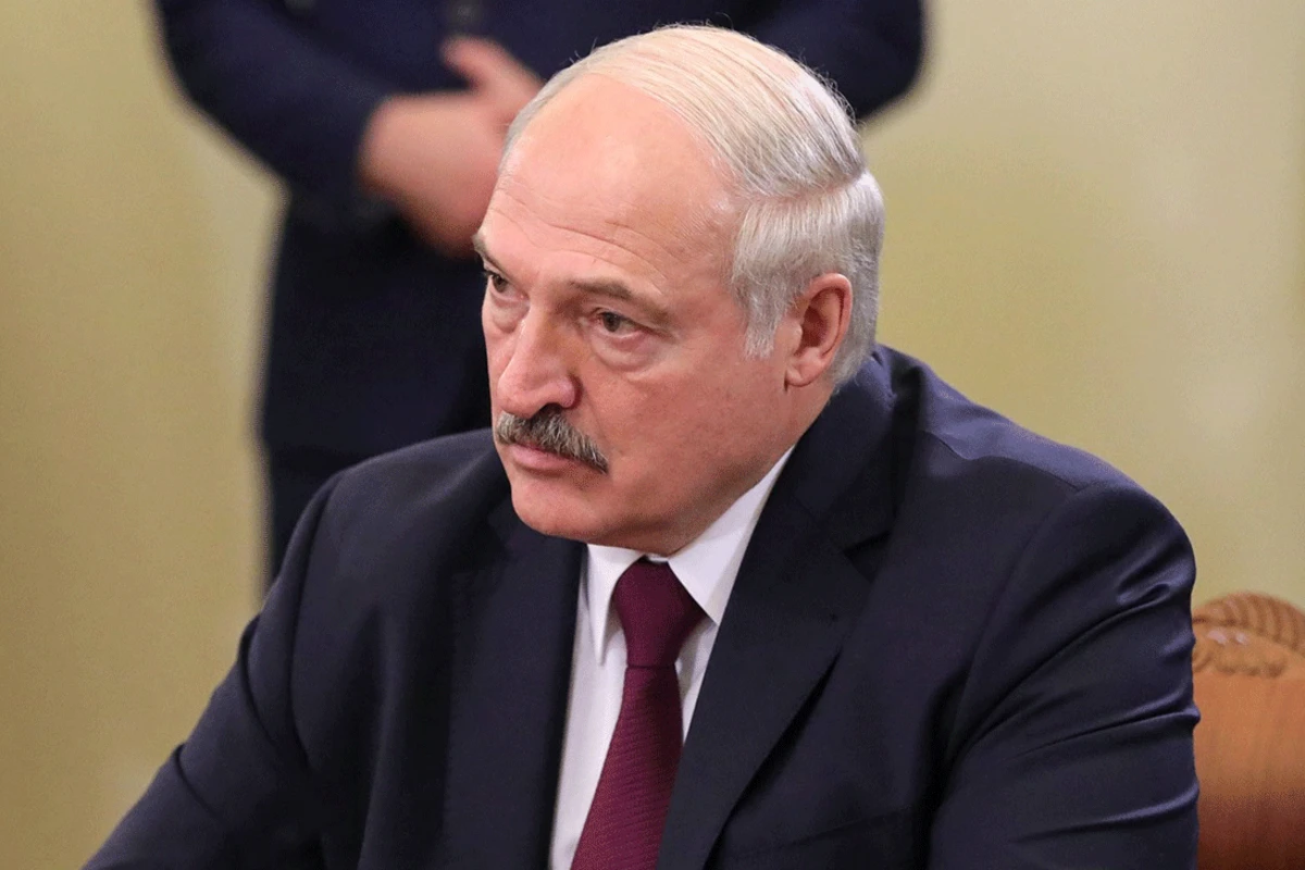 Лукашенко заявил, что на ногах переболел коронавирусом