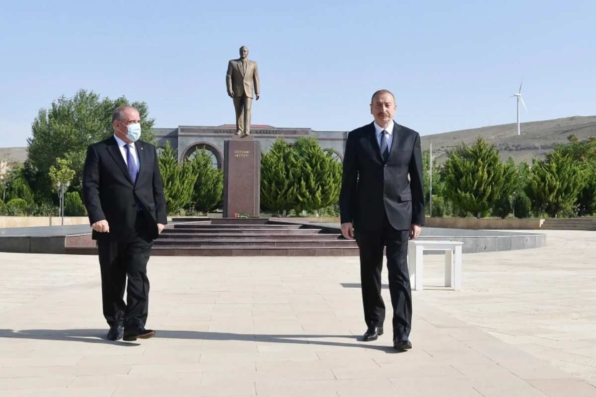 Prezident İlham Əliyev Qobustan rayonuna səfərə gəlib - FOTO