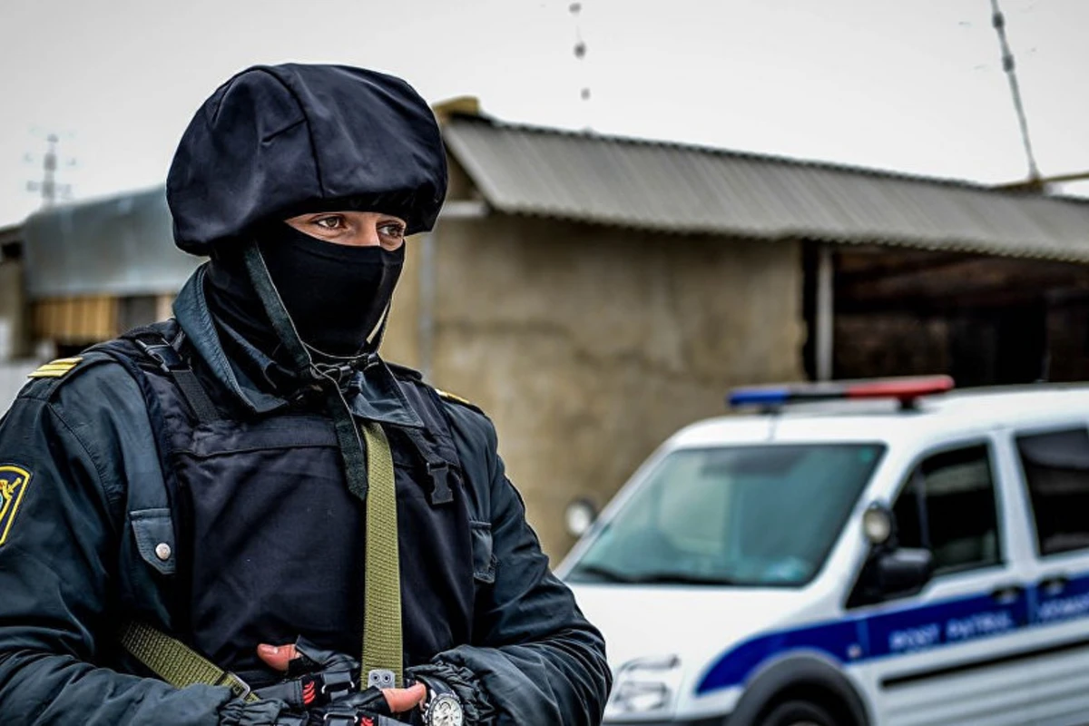 Polis Bakı və Lənkəranda əməliyyat keçirdi, saxlanılanlar var Polis Bakı və Lənkəranda əməliyyat keçirdi, saxlanılanlar var