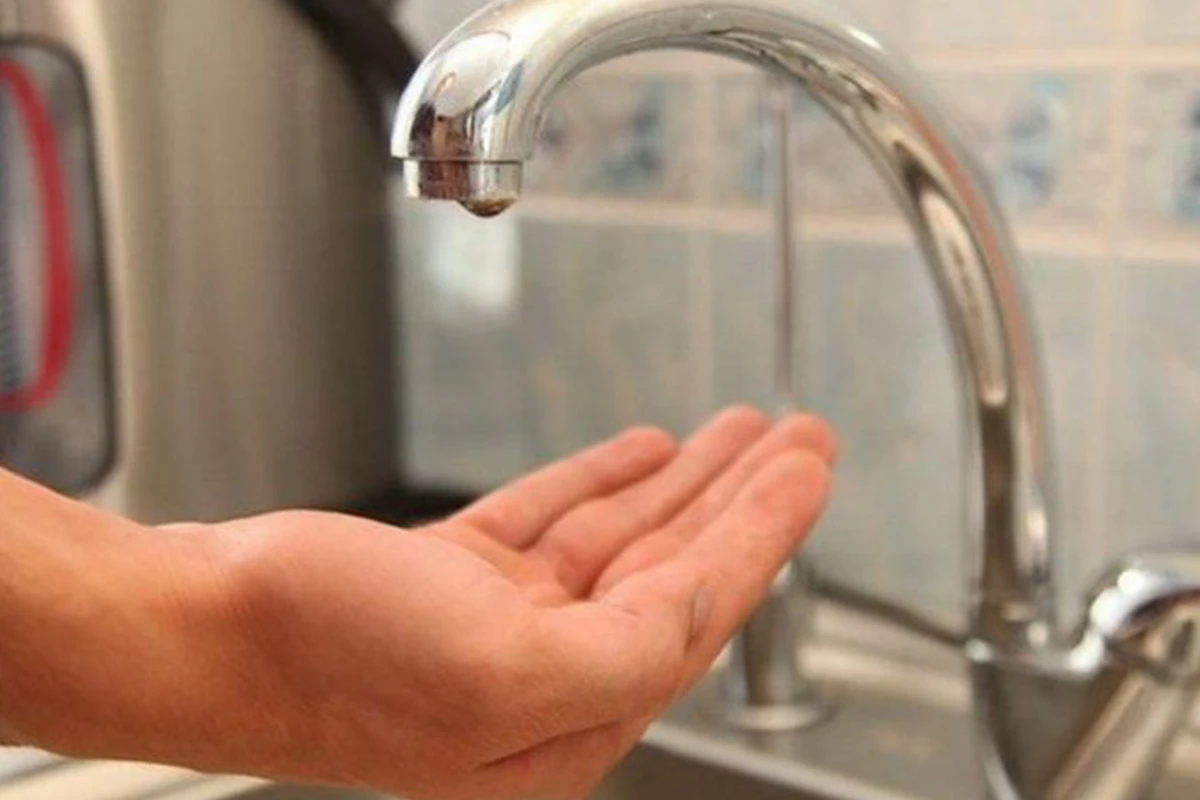 В ряде районов Баку ограничена подача воды