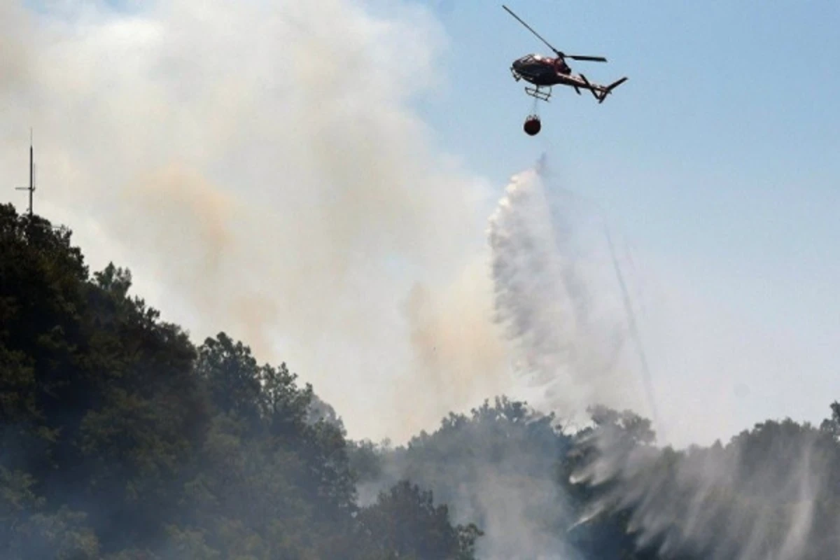 Azərbaycanda yanğının söndürülməsinə helikopterlər cəlb olundu