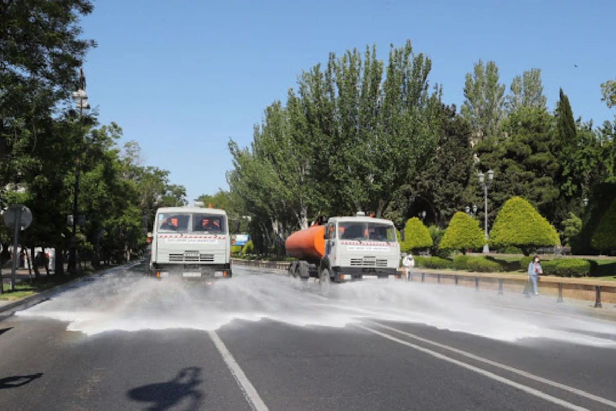 Bakı küçələrində dezinfeksiya işləri aparılır Bakı küçələrində dezinfeksiya işləri aparılır