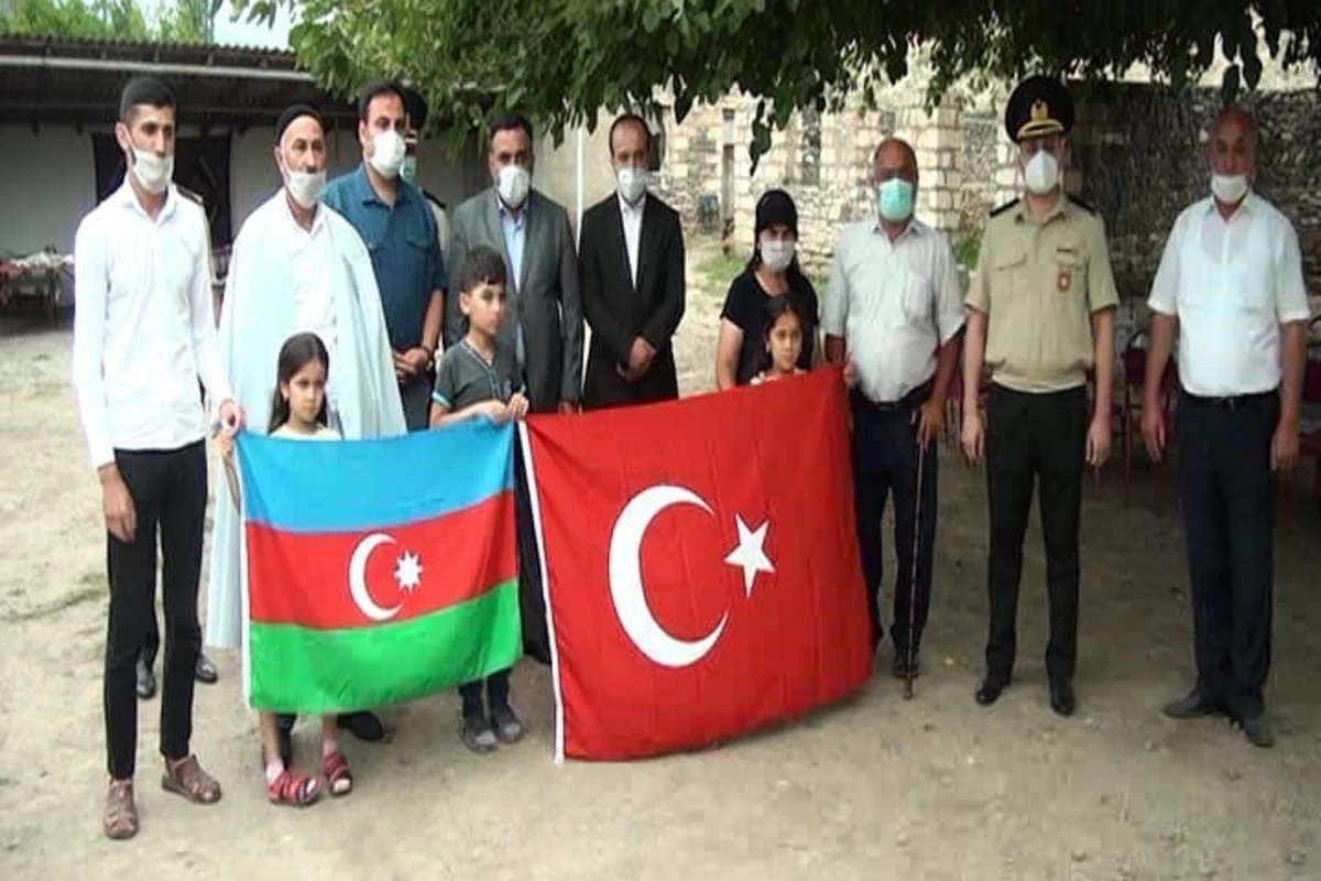 Türkiyədən gələn həkimlər Tovuzun Ağdam kəndində qurban kəsdilər - FOTO Türkiyədən gələn həkimlər Tovuzun Ağdam kəndində qurban kəsdilər - FOTO