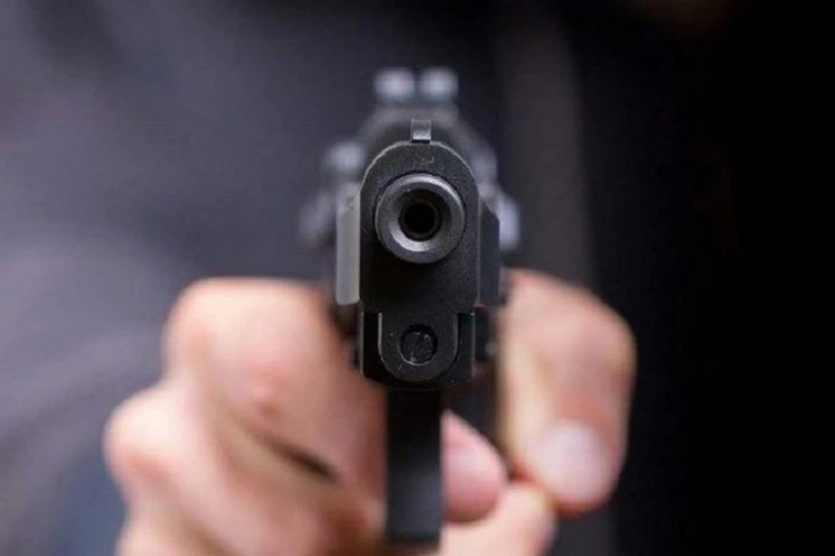 Oğuzda kriminal aləmə yaxın şəxslərlə polis arasında atışma Oğuzda kriminal aləmə yaxın şəxslərlə polis arasında atışma