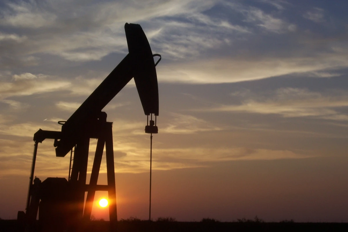 Цены на нефть снижаются, но Brent держится выше $44 за баррель Цены на нефть снижаются, но Brent держится выше $44 за баррель