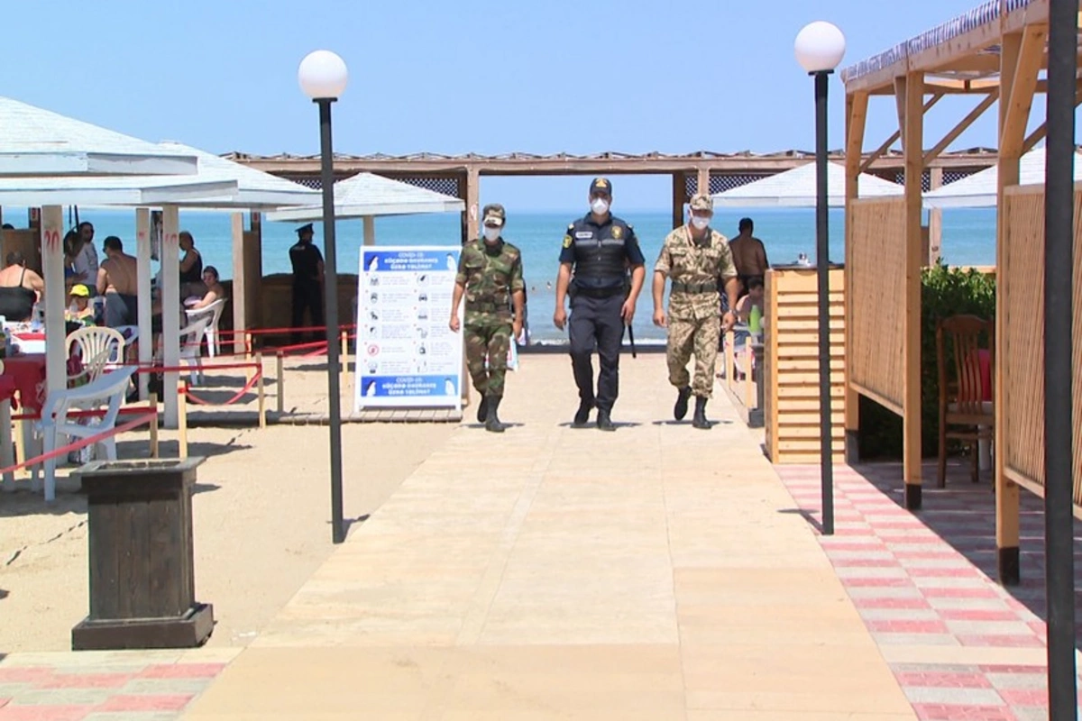 Sumqayıtda polis əməkdaşları çimərliklərdə reyd keçirir