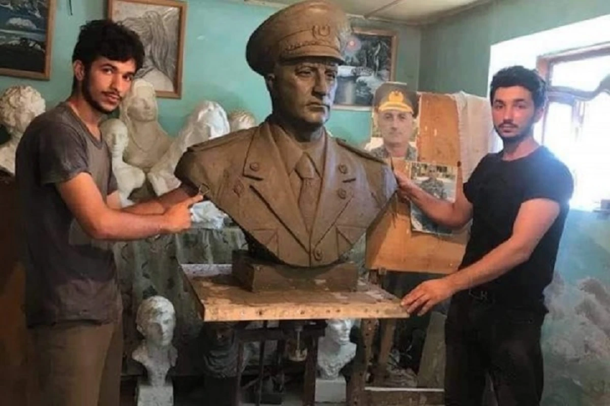 Şəhid mayorun büstü hazırlandı Şəhid mayorun büstü hazırlandı