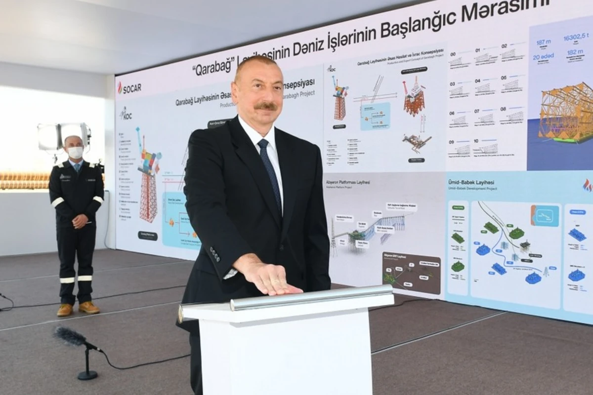 İlham Əliyev “Qarabağ” yatağının dayaq blokunun dənizə yola salınması mərasimində iştirak edib - FOTO İlham Əliyev “Qarabağ” yatağının dayaq blokunun dənizə yola salınması mərasimində iştirak edib - FOTO