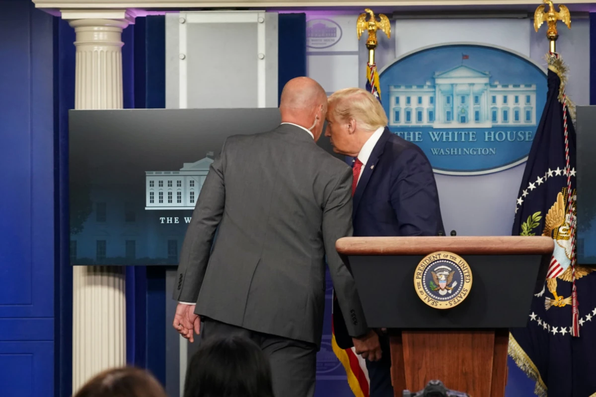 Стрельба возле Белого дома. Трампа экстренно эвакуировали с пресс-конференции - ВИДЕО Стрельба возле Белого дома. Трампа экстренно эвакуировали с пресс-конференции - ВИДЕО