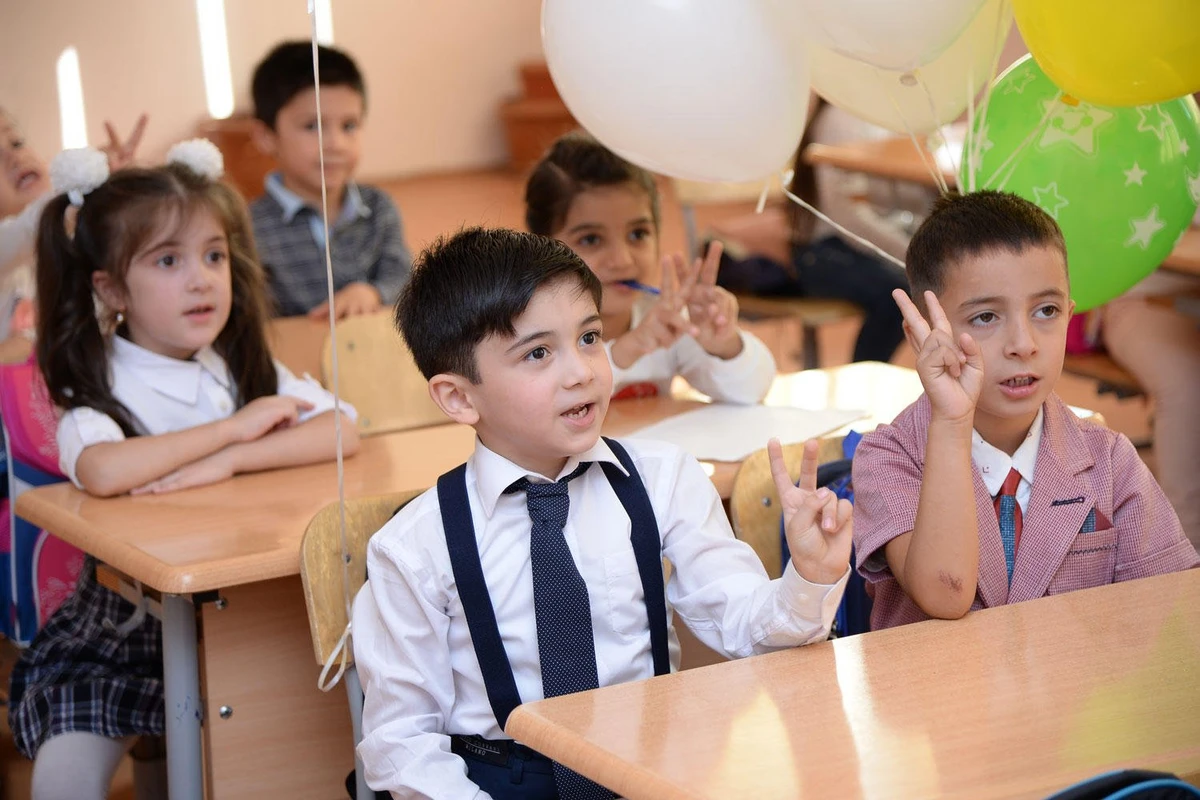 Sabahdan şagirdlərin elektron yerdəyişməsi başlayır Sabahdan şagirdlərin elektron yerdəyişməsi başlayır