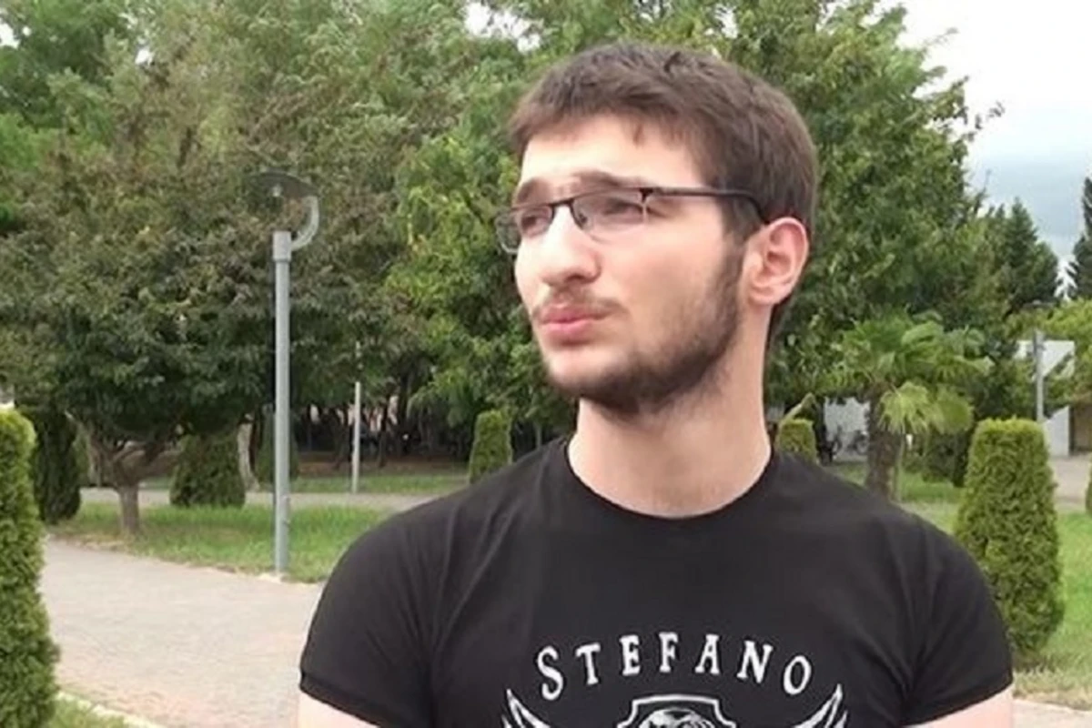 18 yaşlı gənc Tibb Universitetindən imtina edib, arzularının dalınca getdi - VİDEO 18 yaşlı gənc Tibb Universitetindən imtina edib, arzularının dalınca getdi - VİDEO