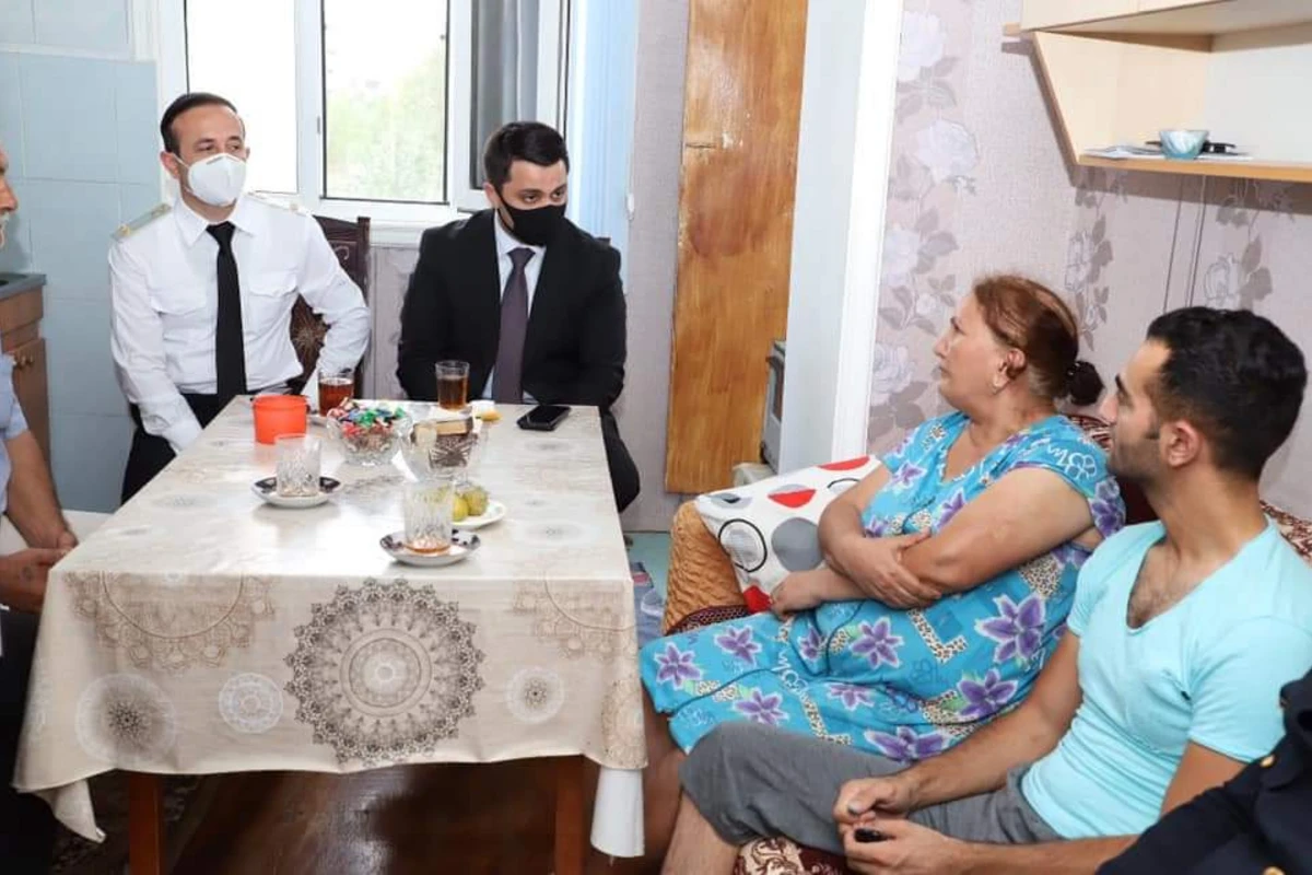 İcra başçısı Tovuzda yaralanan zabiti ziyarət etdi İcra başçısı Tovuzda yaralanan zabiti ziyarət etdi