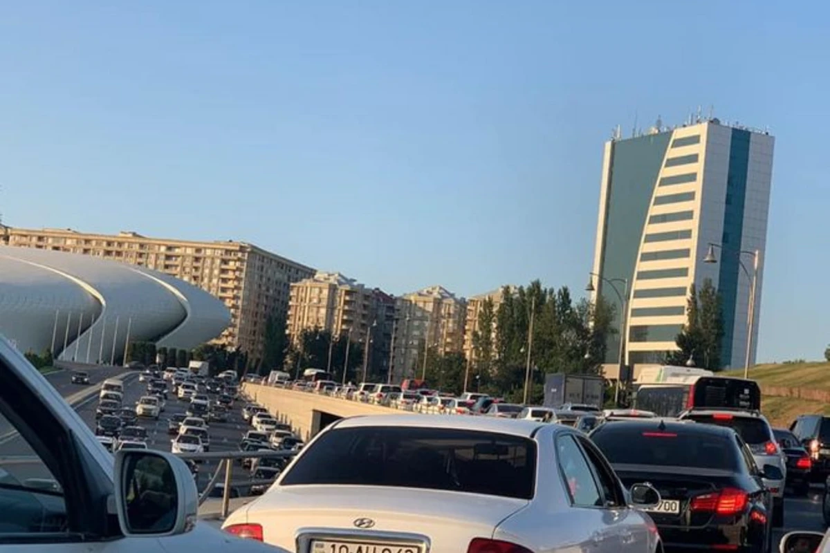 SON DƏQİQƏ: Bəzi küçə və prospektlərdə tıxac yaranıb - FOTO SON DƏQİQƏ: Bəzi küçə və prospektlərdə tıxac yaranıb - FOTO
