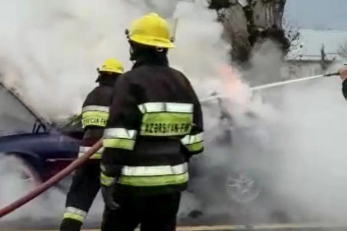 В Баку сгорел пассажирский автобус - ВИДЕО