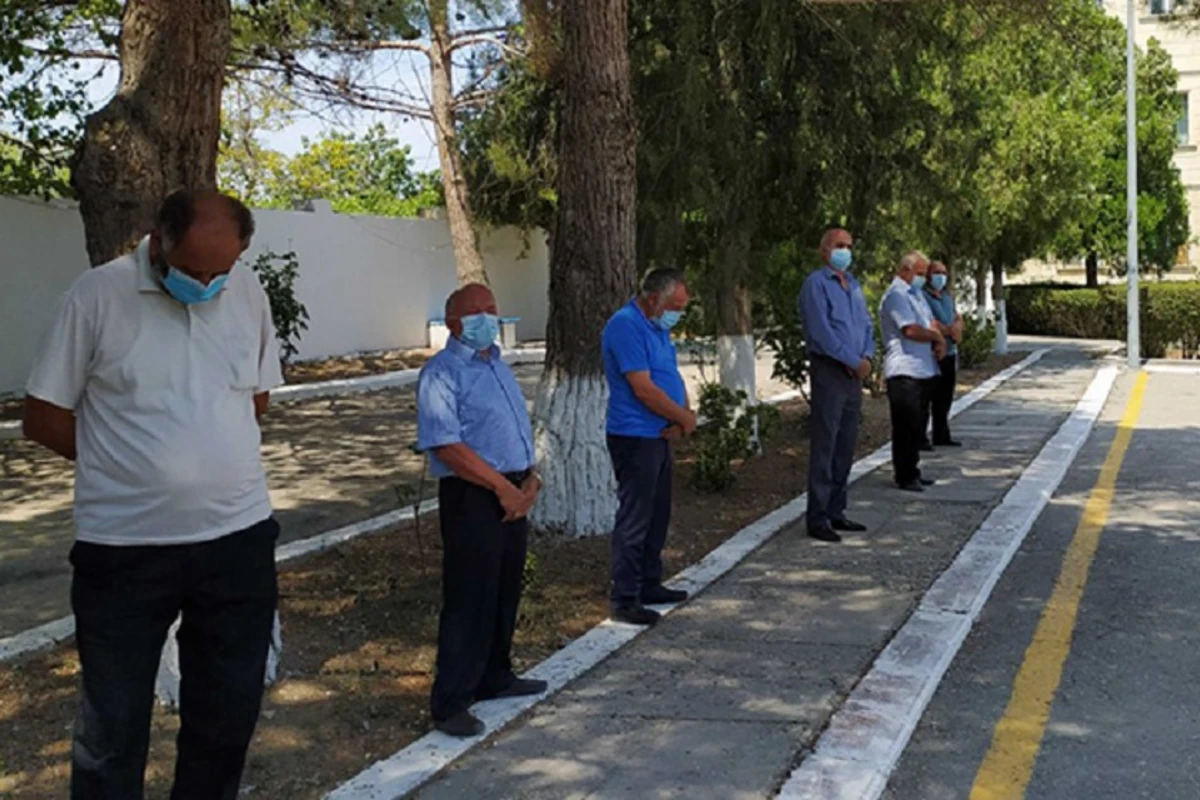 Atasına yas mərasimi keçirən oğul cərimələndi Atasına yas mərasimi keçirən oğul cərimələndi
