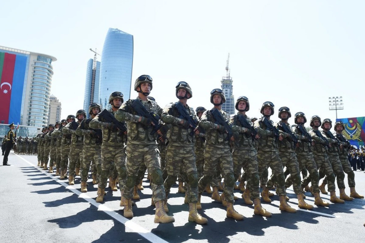 Азербайджанские военнослужащие отправились в Москву